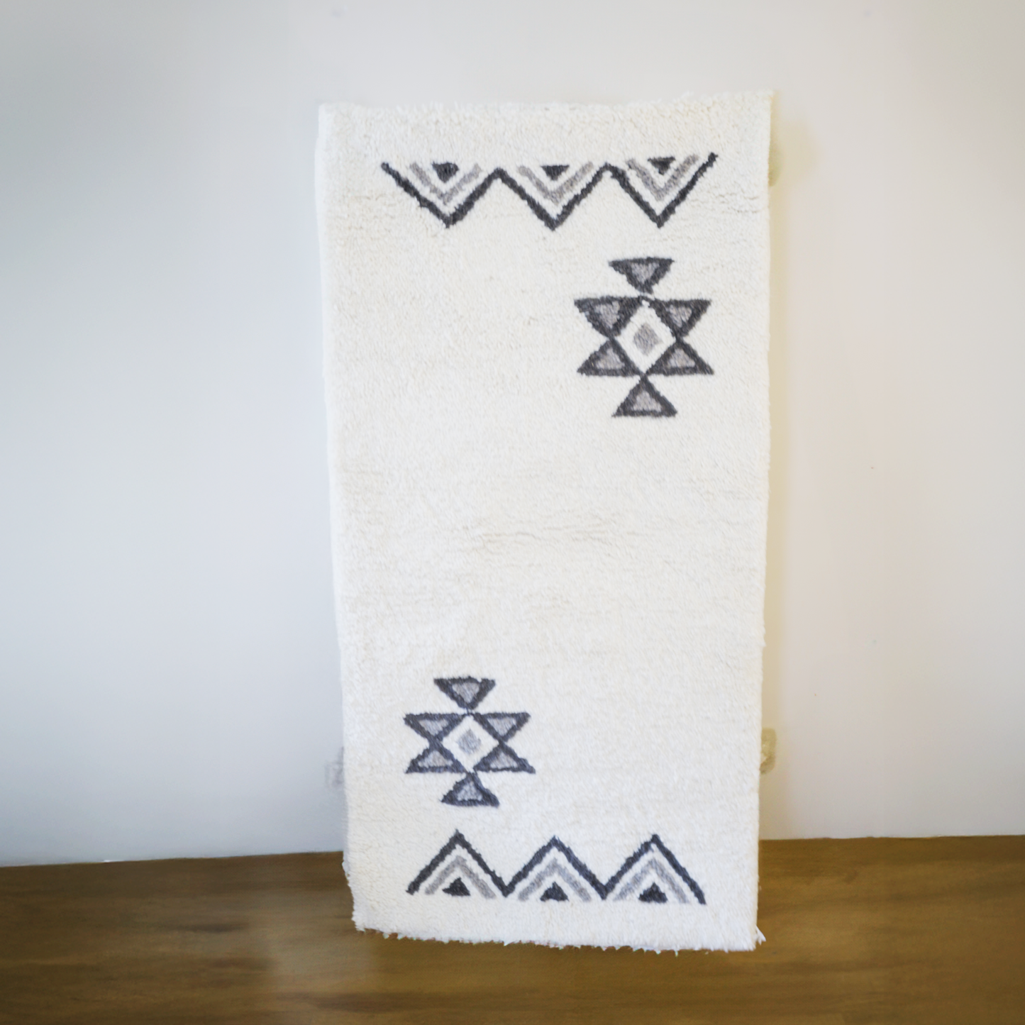 Tapis Fait Main Artisanal – Design Unique et Qualité Supérieure - 140x70cm