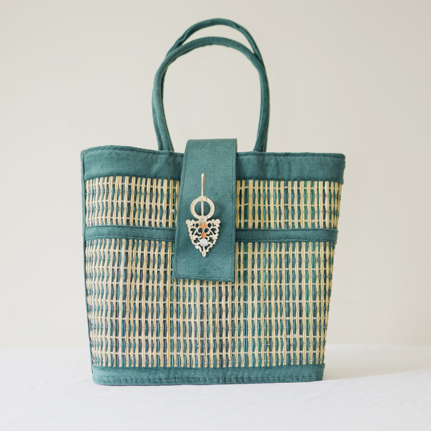 Sac à Main en Fibre Naturelle – Élégance et Durabilité