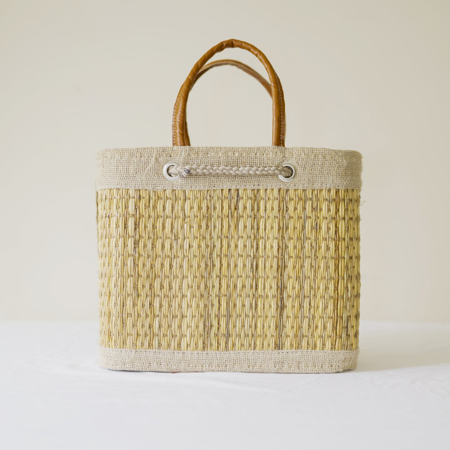 Sac à Main en Fibre Naturelle – Élégance et Durabilité