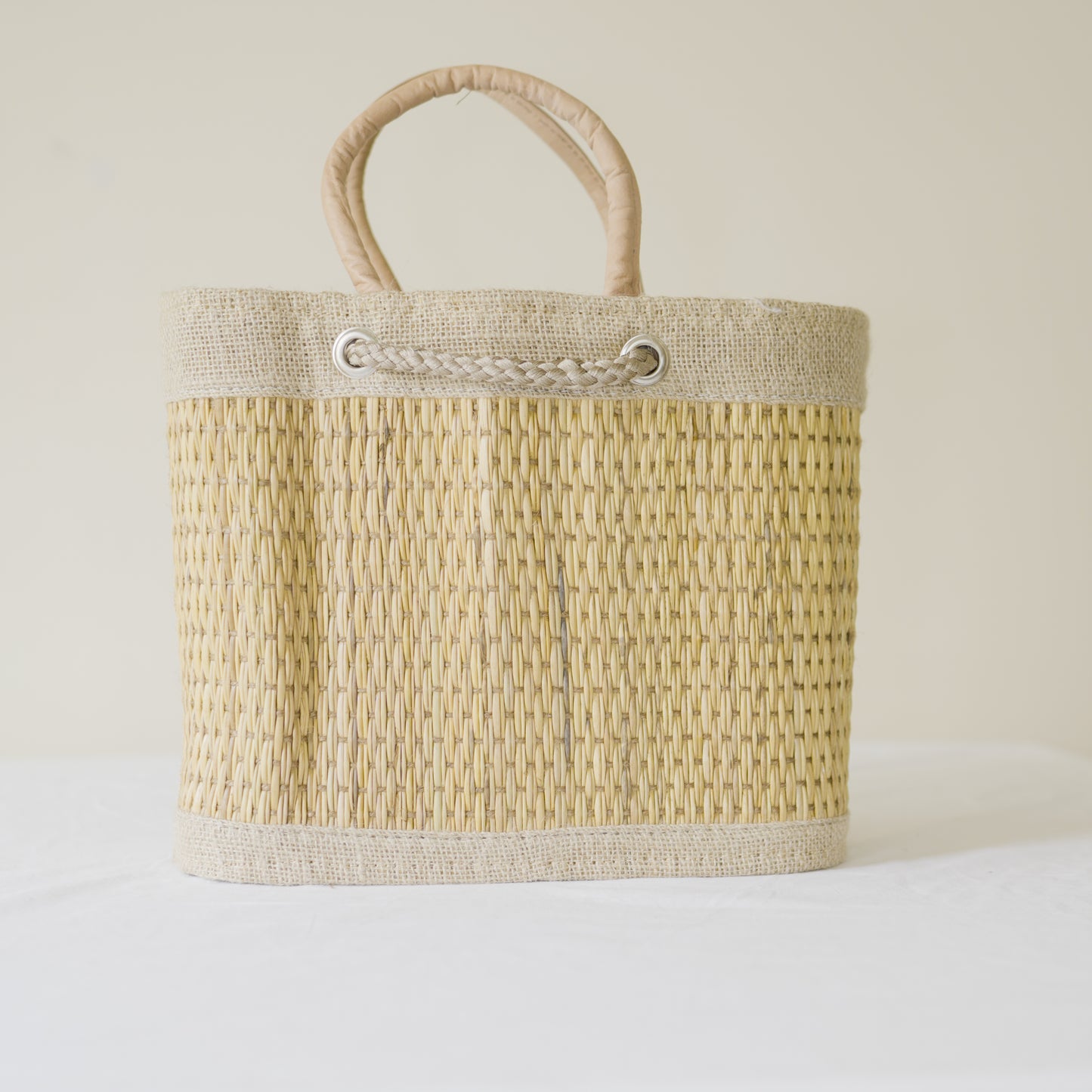 Sac à Main en Fibre Naturelle – Élégance et Durabilité