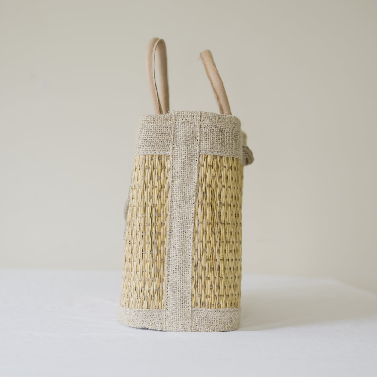 Sac à Main en Fibre Naturelle – Élégance et Durabilité