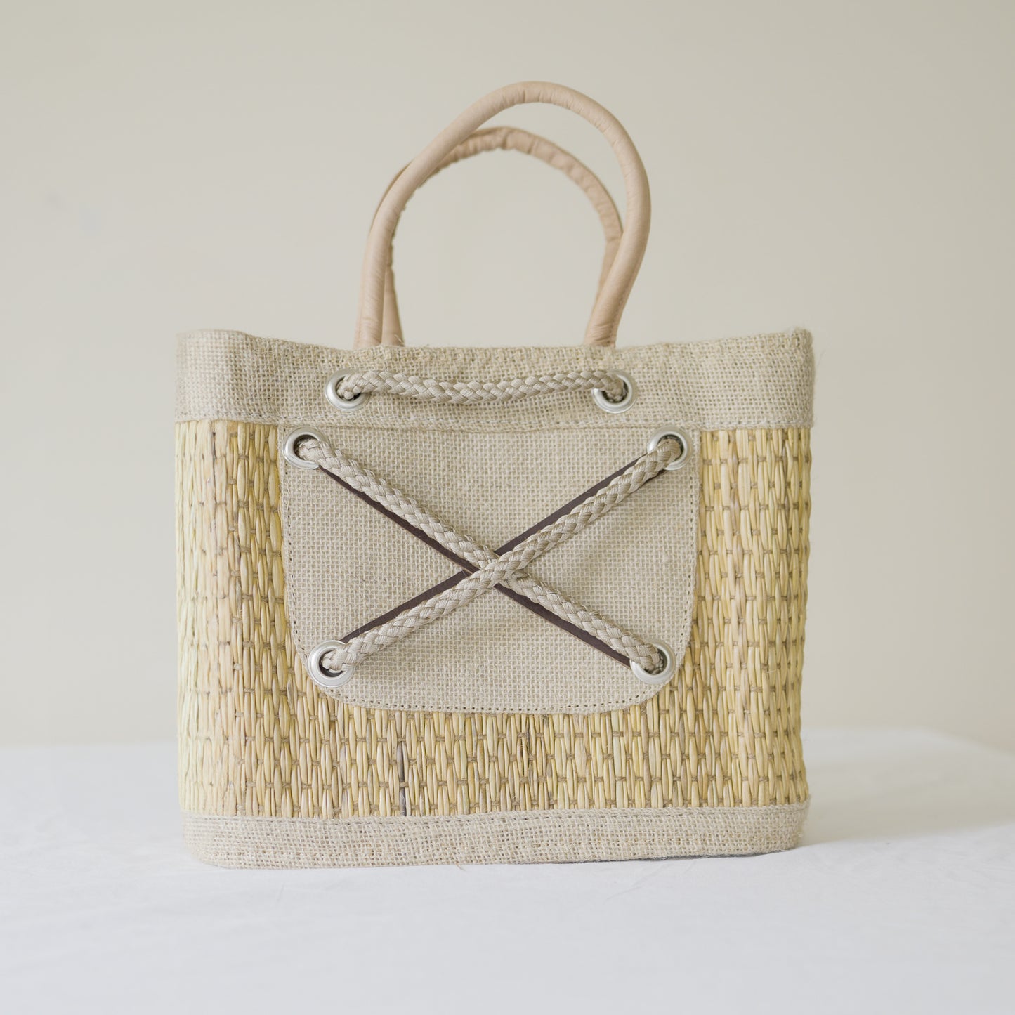 Sac à Main en Fibre Naturelle – Élégance et Durabilité