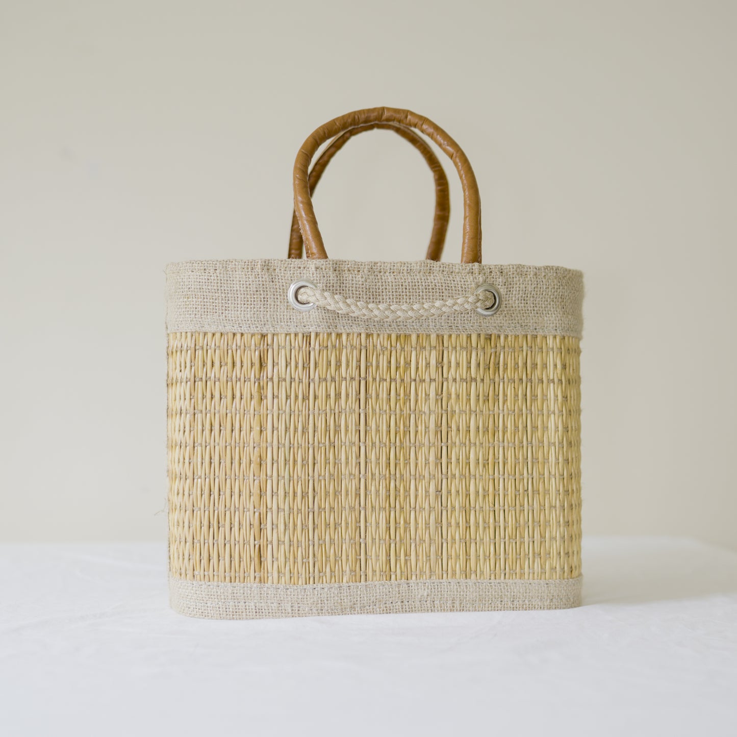 Sac à Main en Fibre Naturelle – Élégance et Durabilité