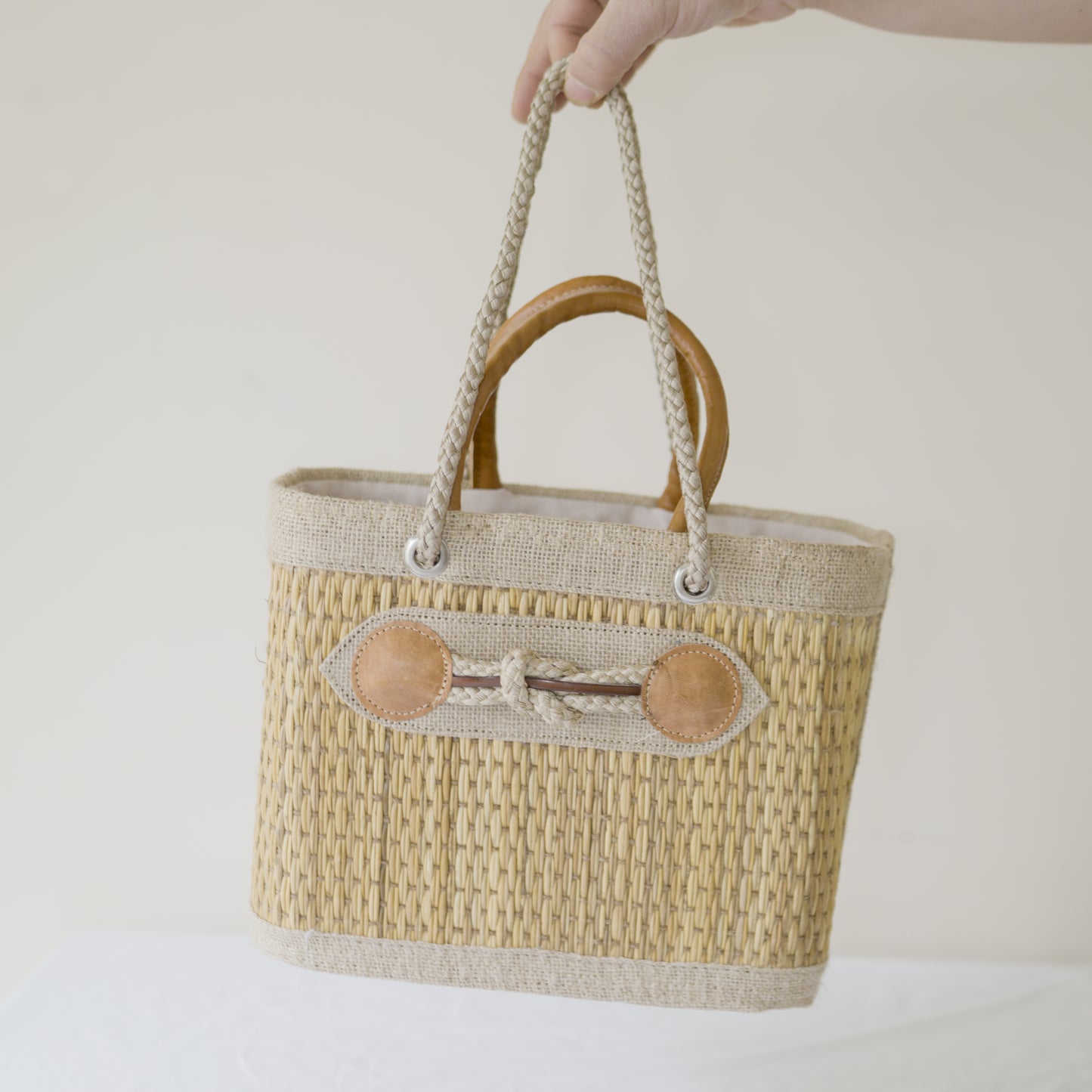 Sac à Main en Fibre Naturelle – Élégance et Durabilité