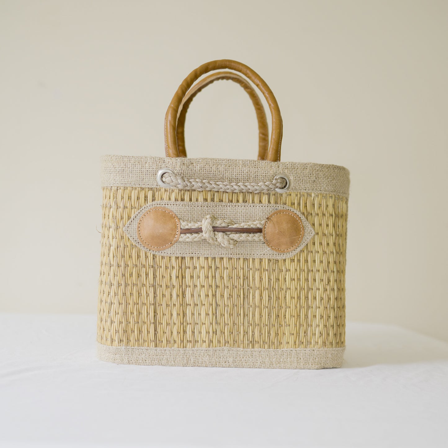 Sac à Main en Fibre Naturelle – Élégance et Durabilité