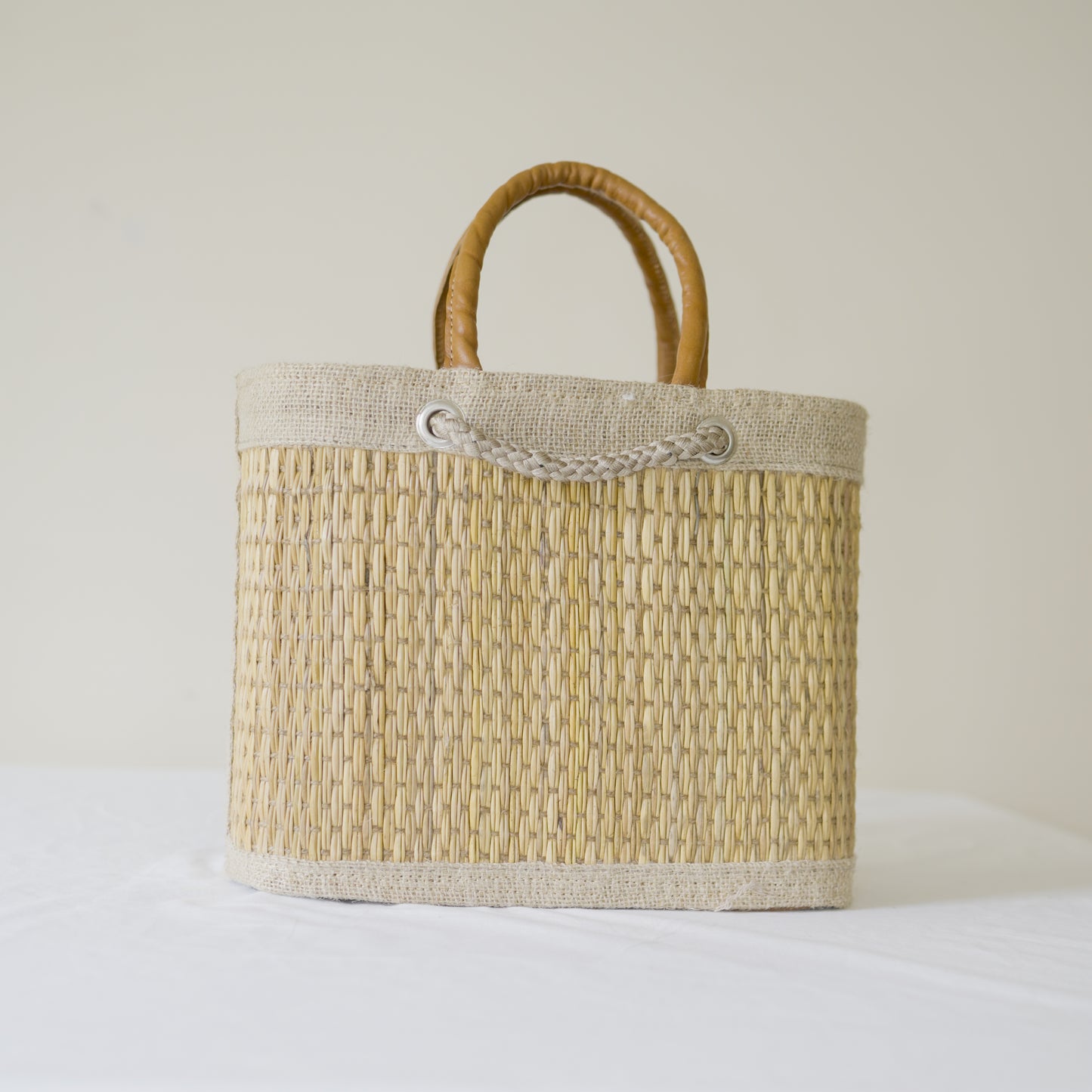 Sac à Main en Fibre Naturelle – Élégance et Durabilité