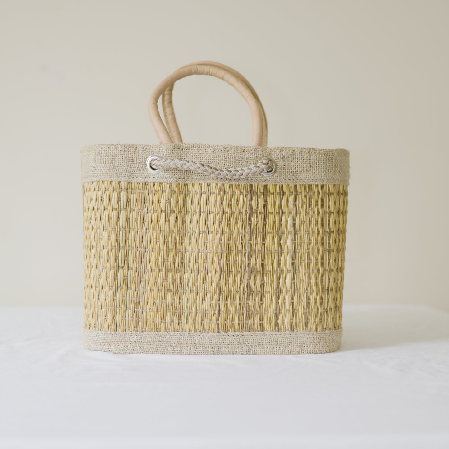 Sac à Main en Fibre Naturelle – Élégance et Durabilité