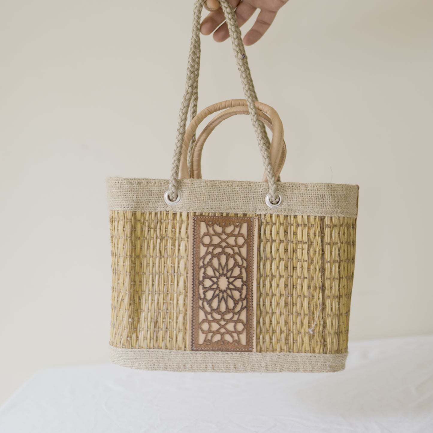 Sac à Main en Fibre Naturelle – Élégance et Durabilité