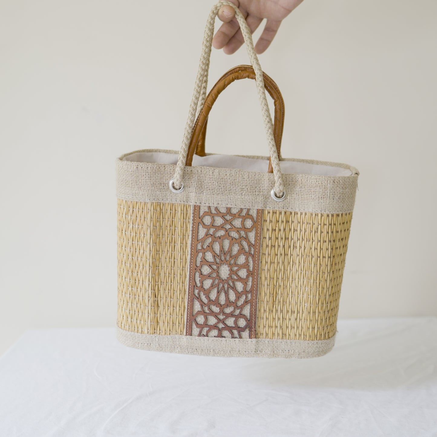 Sac à Main en Fibre Naturelle – Élégance et Durabilité