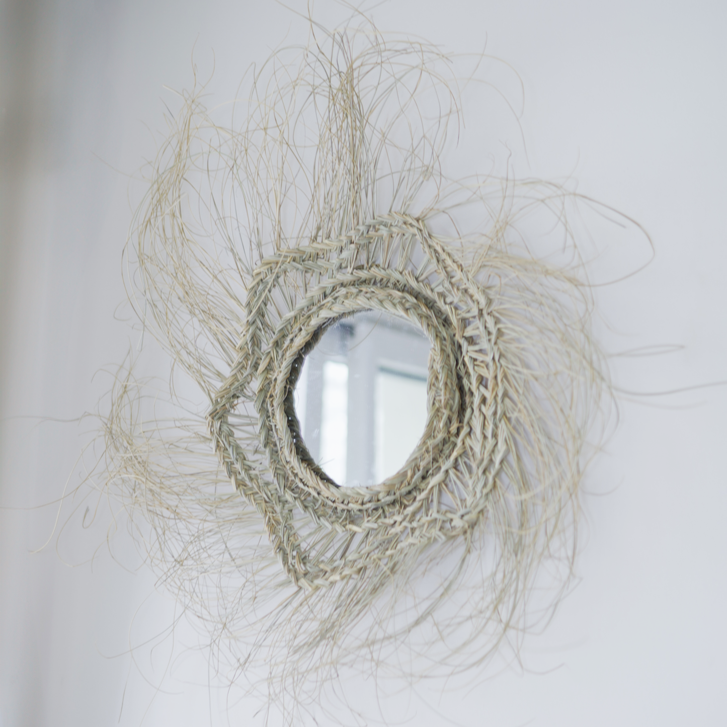 Miroir en Fibre Naturelle – Élégance et Design Naturel