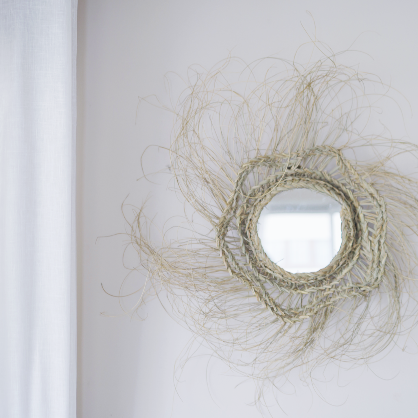 Miroir en Fibre Naturelle – Élégance et Design Naturel