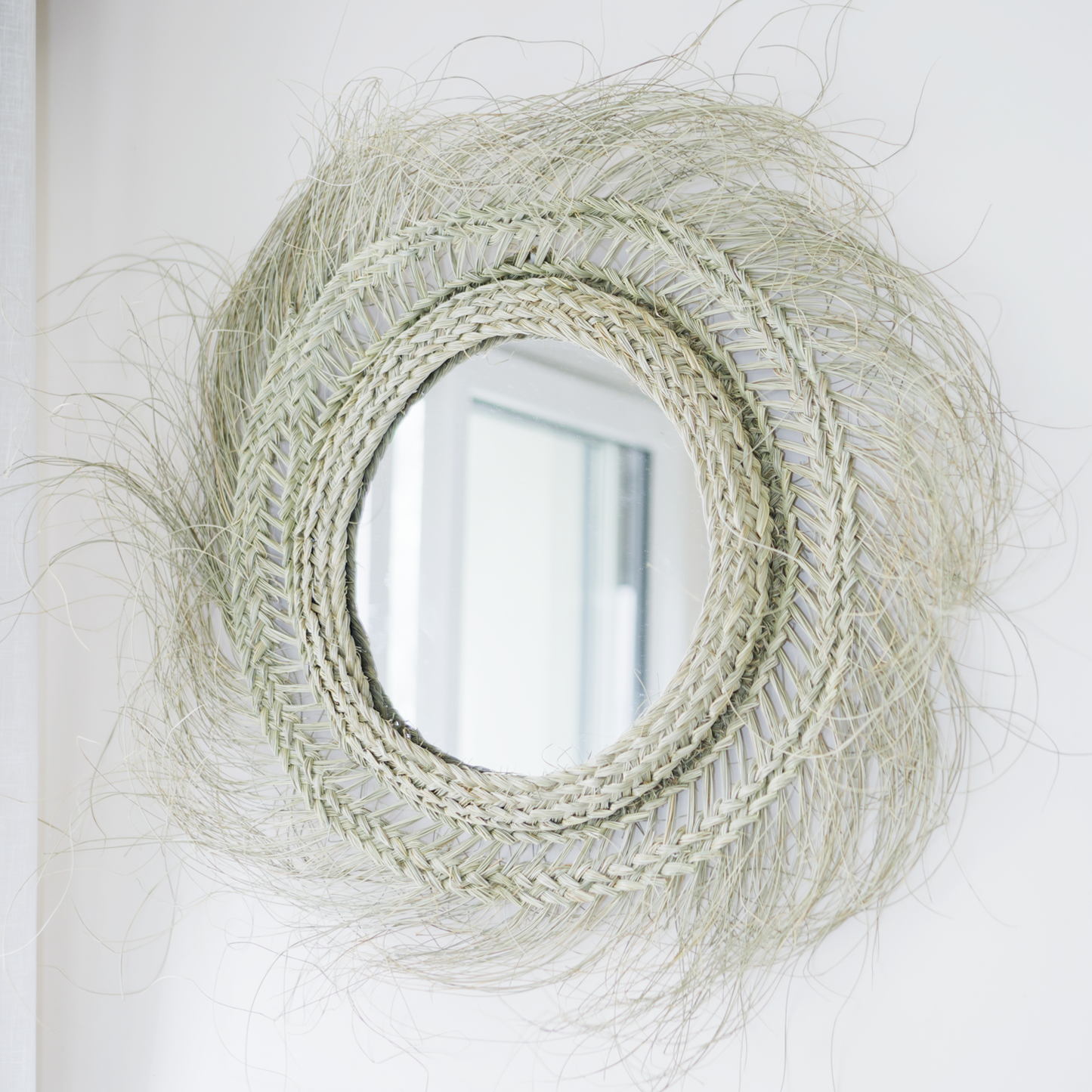 Miroir en Fibre Naturelle – Élégance et Design Naturel