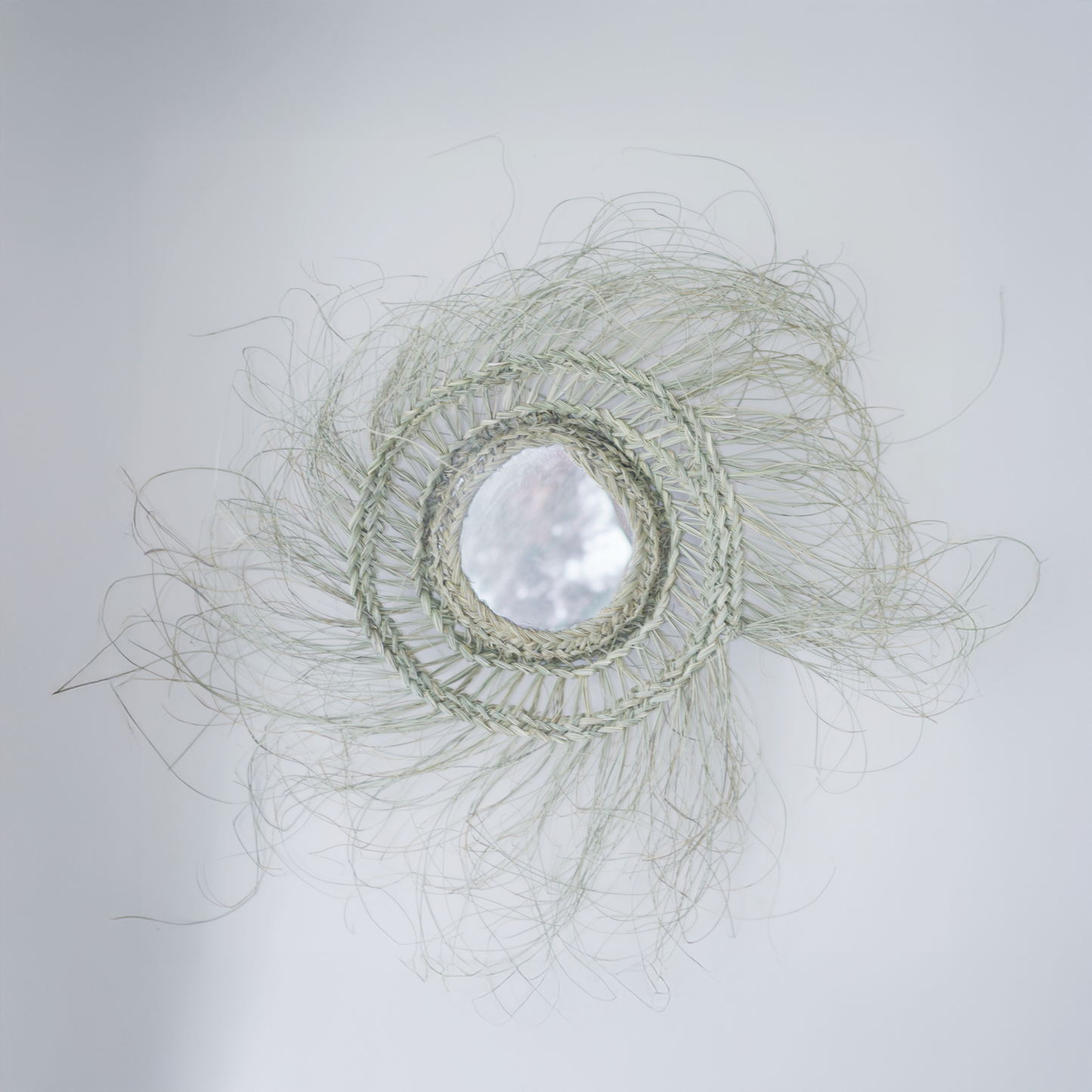 Miroir en Fibre Naturelle – Élégance et Design Naturel