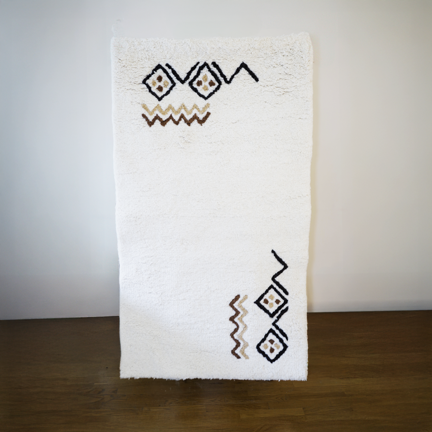 Tapis Fait Main Artisanal – Design Unique et Qualité Supérieure (184x149cm)