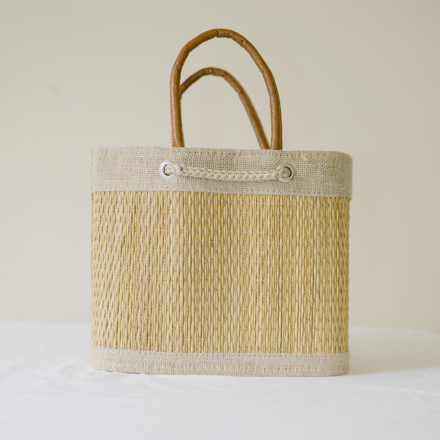 Sac à Main en Fibre Naturelle – Élégance et Durabilité